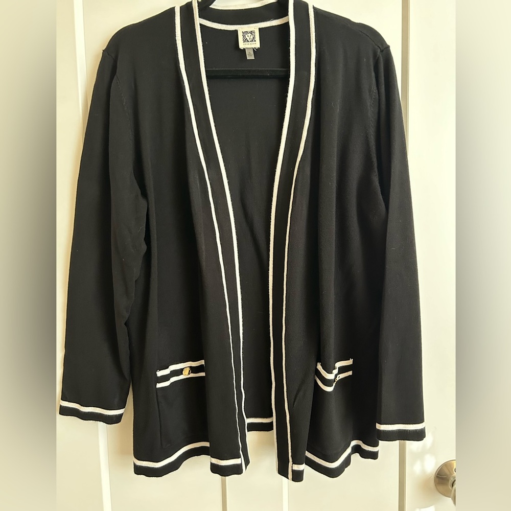 Classic and comfy open front cardigan with pockets.